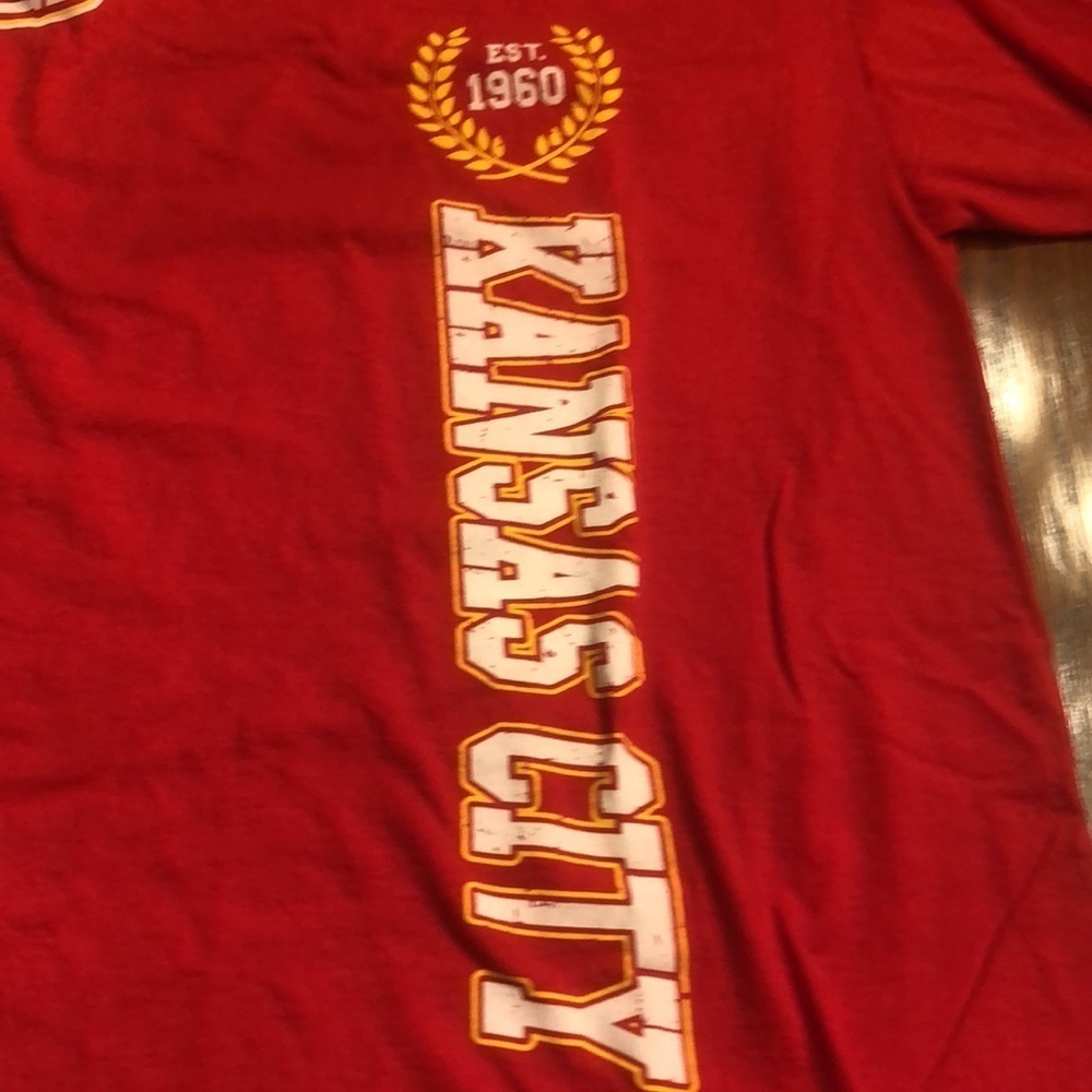 Kansas City Chiefs Football Tee Shirt - Picture 4 of 7